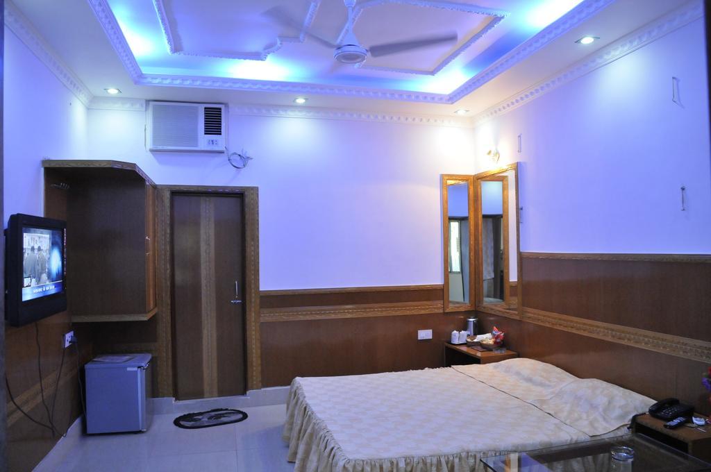 Hotel Heera Kolkata Phòng bức ảnh