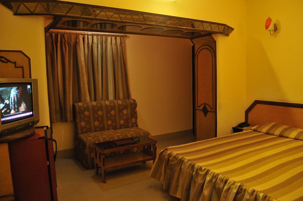 Hotel Heera Kolkata Phòng bức ảnh