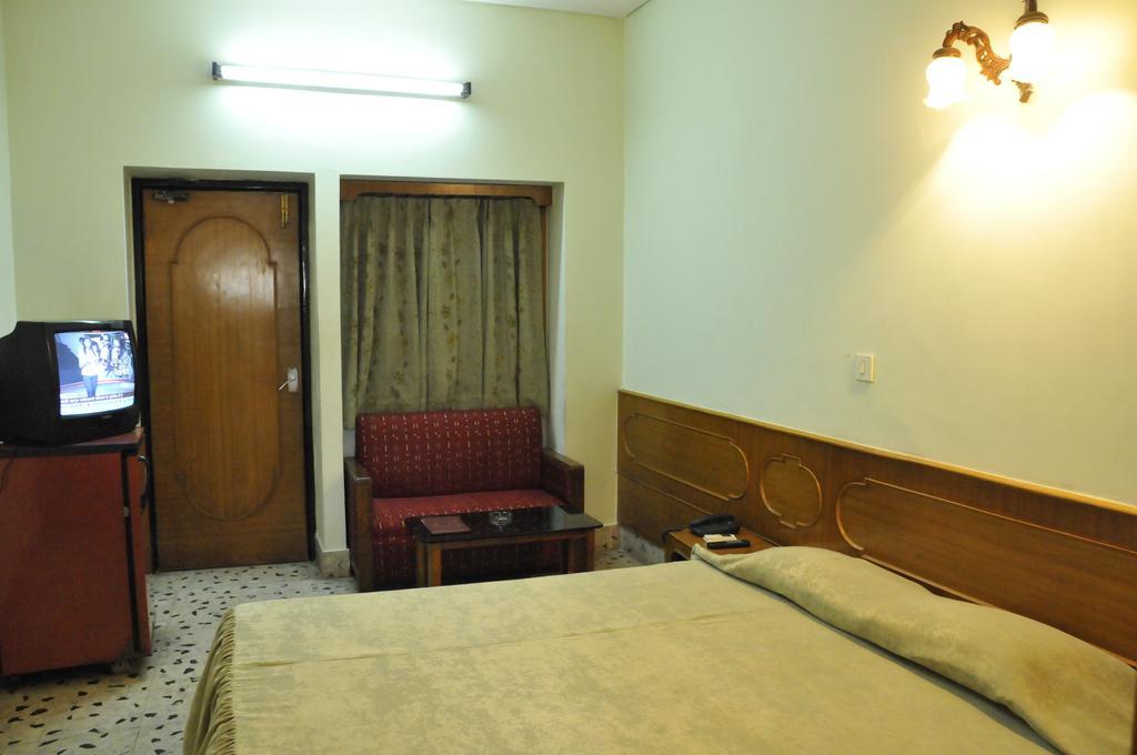 Hotel Heera Kolkata Ngoại thất bức ảnh