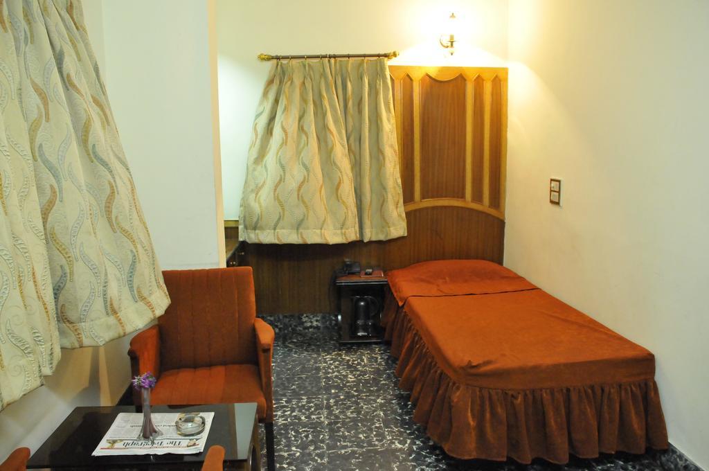 Hotel Heera Kolkata Ngoại thất bức ảnh
