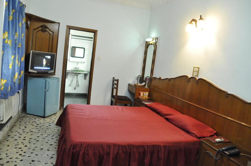 Hotel Heera Kolkata Phòng bức ảnh
