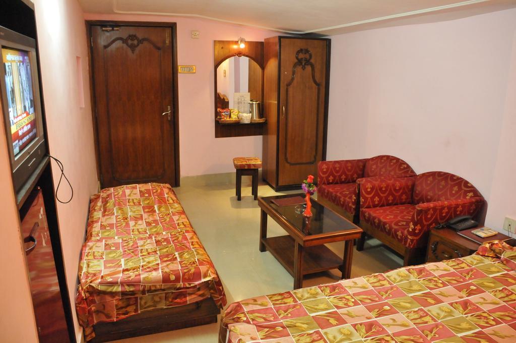 Hotel Heera Kolkata Phòng bức ảnh