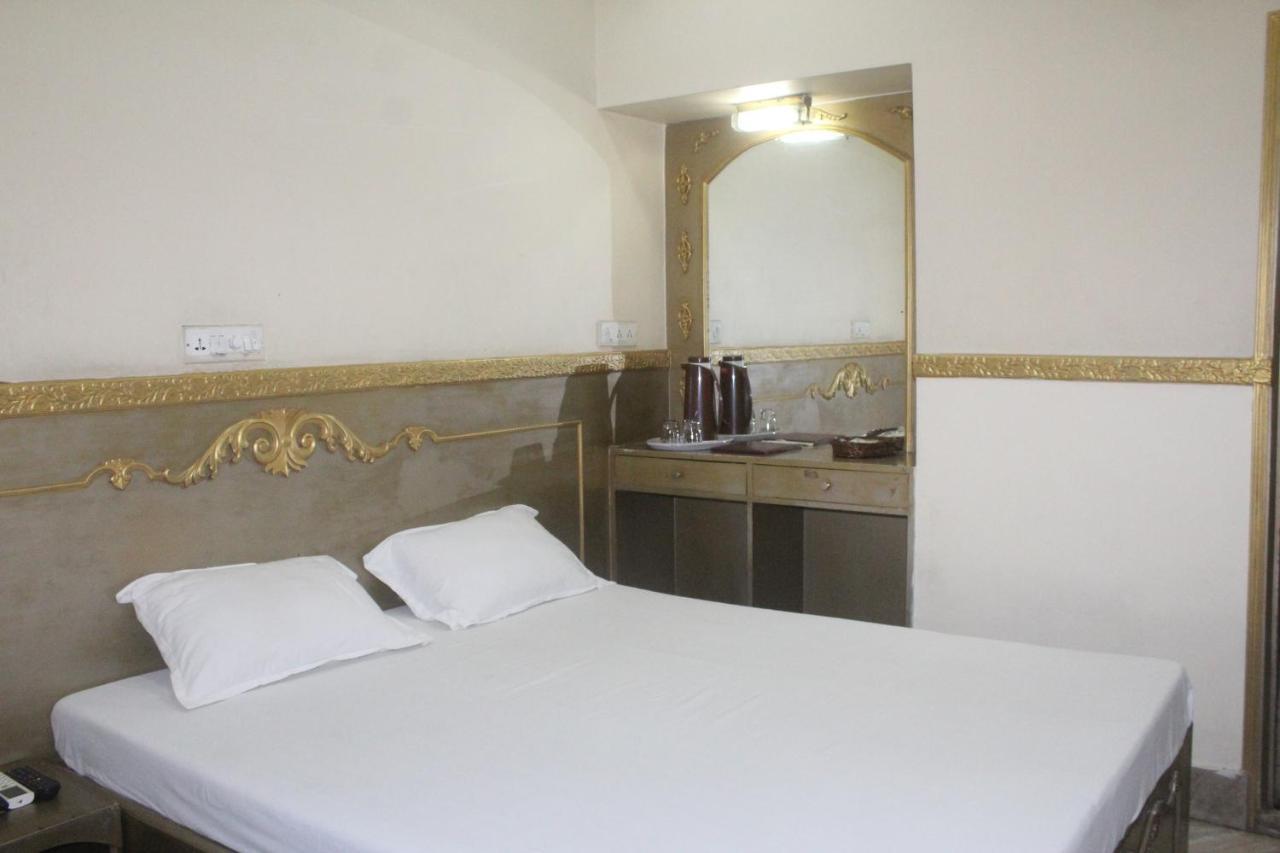 Hotel Heera Kolkata Ngoại thất bức ảnh